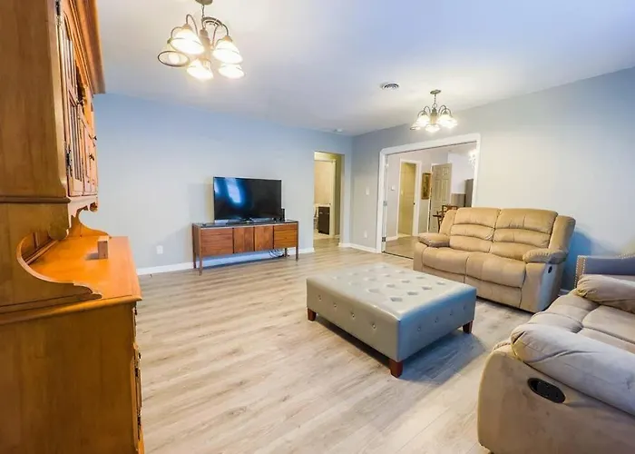 Spacious 3Br 3 Bath Close To Niagara Falls