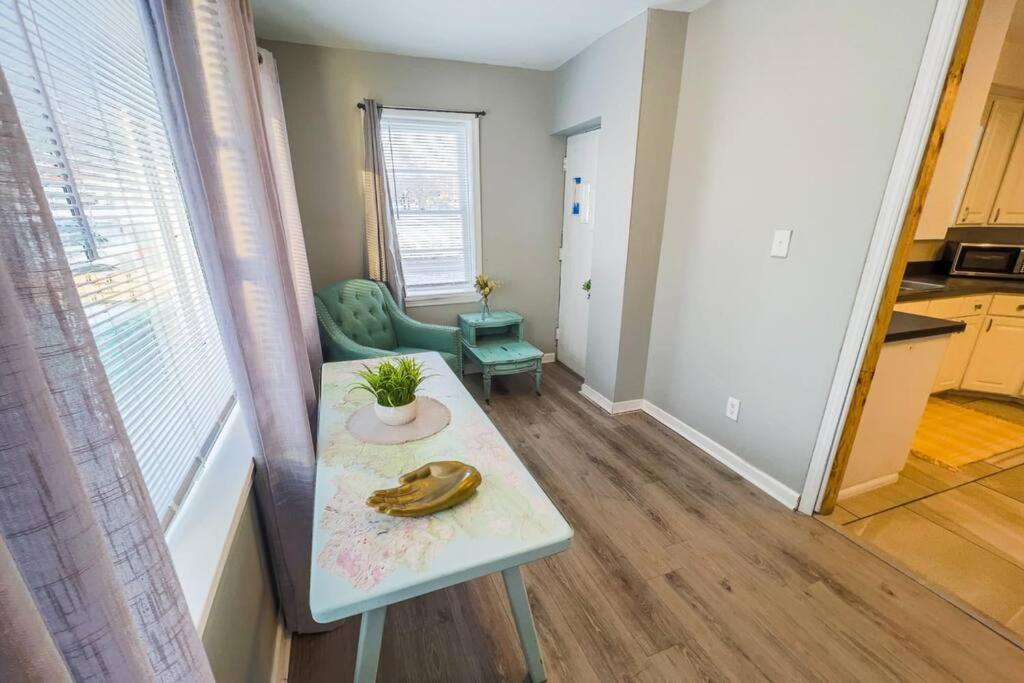 Spacious 3br 3 Bath Close To *