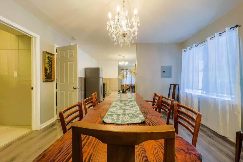 Spacious 3br 3 Bath Close To *