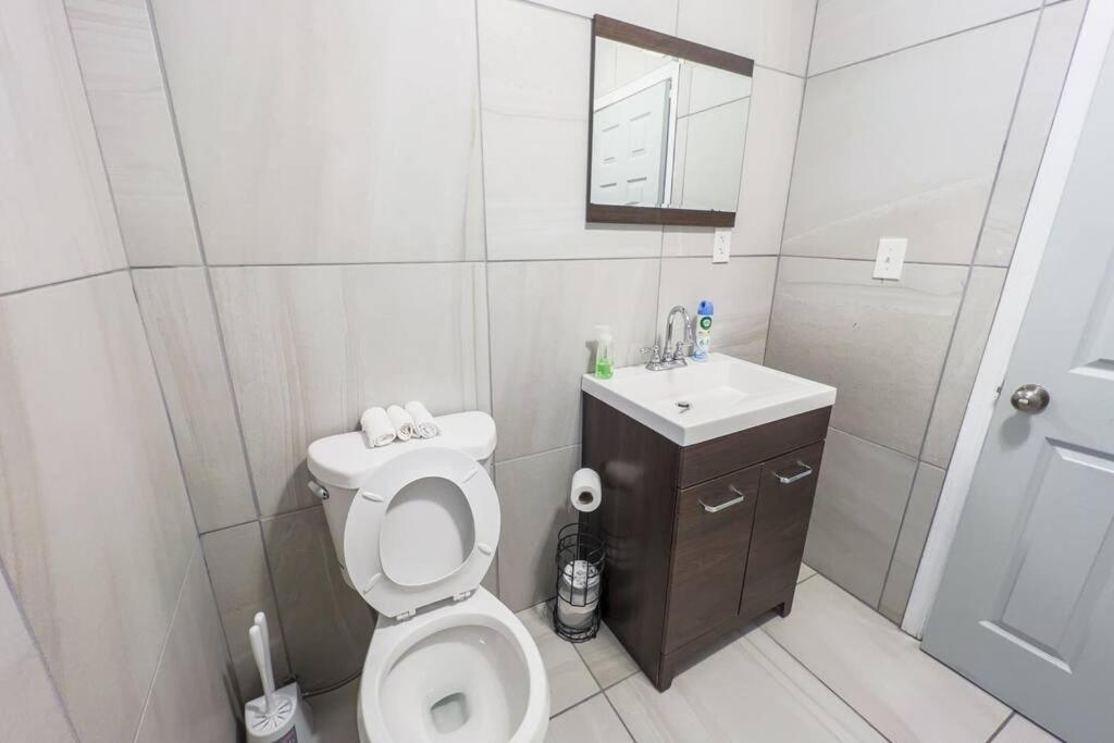 Spacious 3br 3 Bath Close To *