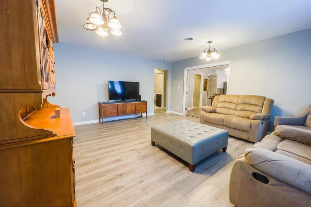 Spacious 3br 3 Bath Close To Apartment Niagara Falls
