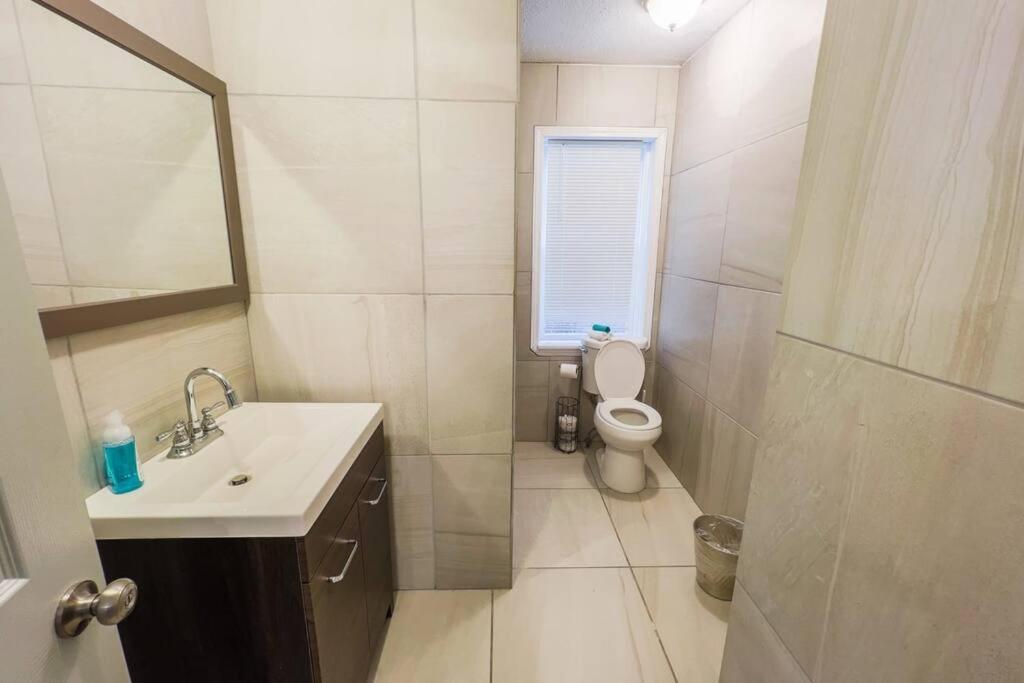 Spacious 3br 3 Bath Close To *