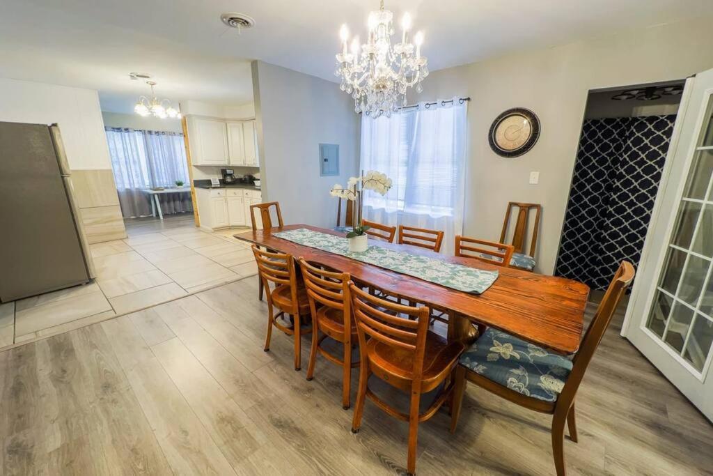 Apartment Spacious 3br 3 Bath Close To